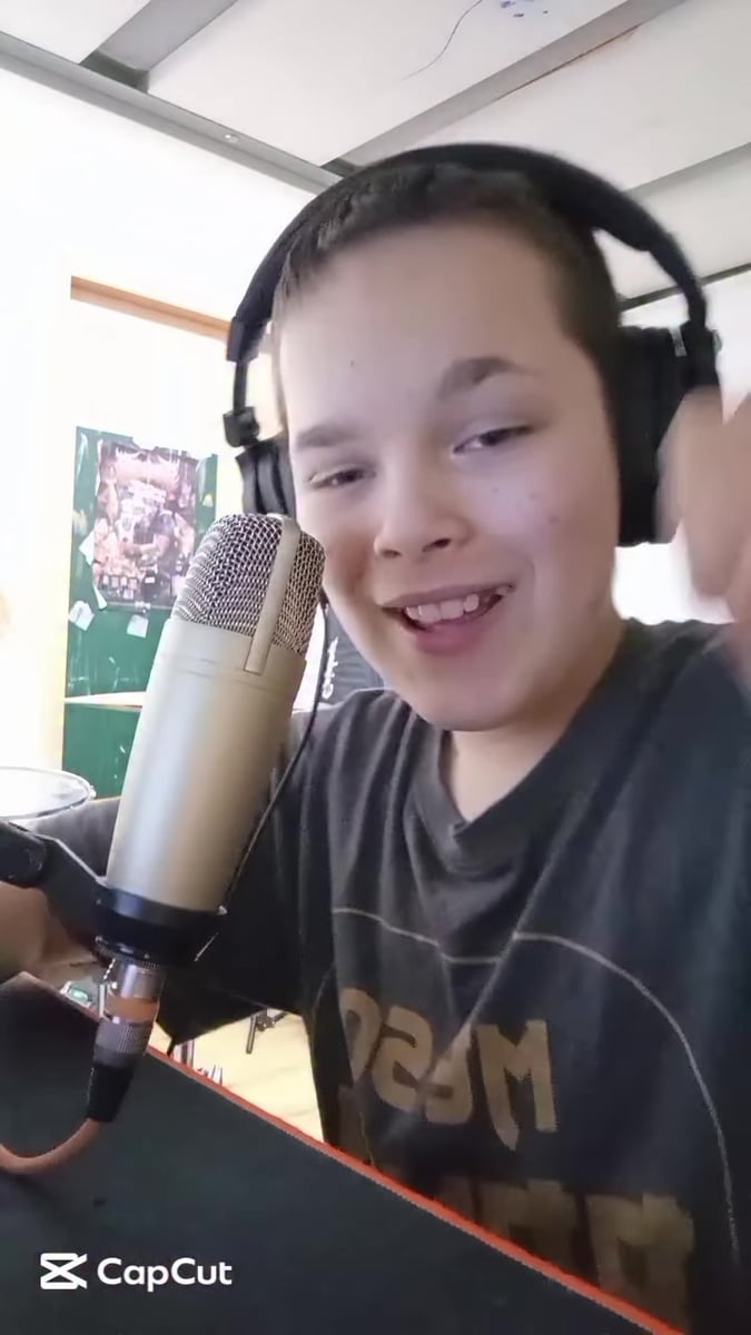 Jochie doet cover van klassiekurrrtje