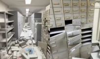 Bizarre bankoverval in Naples: gijzelaars en vlucht via riooltunnel - Deel 1