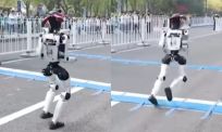 Robots doen mee aan een halve marathon in Beijing, maar deze deelnemer kun je nu al afschrijven