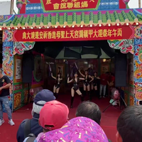 Dienstje volgen in Taiwanese tempel