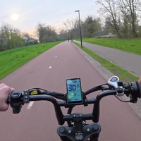 Politieblogger gaat achter stoere slopertjes op fatbike aan