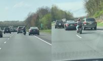 Agressieve bestuurder jaagt op motorrijder… tot onopvallende politie ingrijpt
