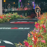 80-jarige oma rent Ironman uit