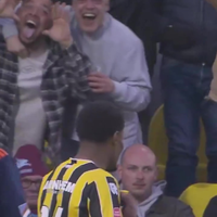 Fan is blij met rode kaart Vitesse