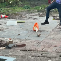 Vuur met benzine gaat fout