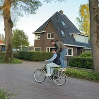 Stoere jongens gaan op hun bek