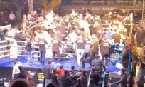 Chaos na bokswedstrijd in Turkije: fans bestormen de ring