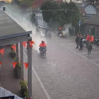 Brommers kieken!