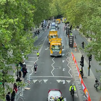 Laatste renners van de Londen marathon
