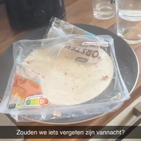 Worstenbroodjes vergeten uit oven te halen