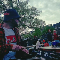 Live house op een vlot