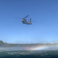 Chinook vult z’n emmer bij het Heerderstrand 
