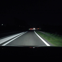 Auto op de kop in berm