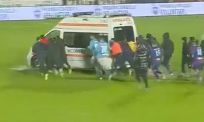 Voetbalwedstrijd krijgt bizarre wending door ambulance op het veld