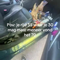 Boze burger vindt dat jongens te hard rijden