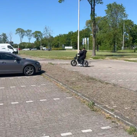 Politie rijdt sloot in