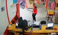 Overval loopt compleet uit de hand: medewerker valt boef aan met machete