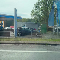 Tanken bij de oosterburen op je zondagochtend