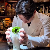 Japanse barman is uitslovert