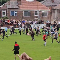 Gekkenhuis in de tiende (!) divisie van Engeland