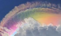 Internet onder de indruk van bizarre regenboogwolken