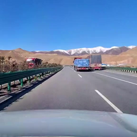 Vrachtwagen snijdt inhalende auto af