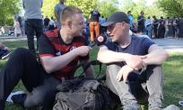 Left Laser zoekt opnieuw confrontatie met Volkert van der Graaf tijdens demo in Amsterdam