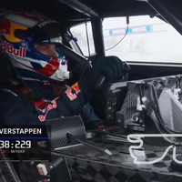 Verstappen test in Super GT500 auto