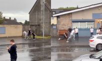 Vriendengroep houdt spontaan sprintwedstrijdje na avondje kroeg en internet gaat stuk