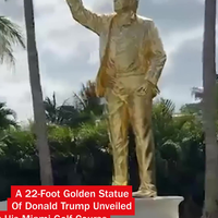 7 meter hoog gouden beeld van Trump 