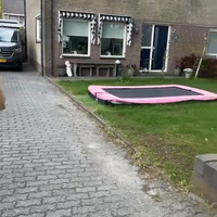 Trampoline van de buurt testen