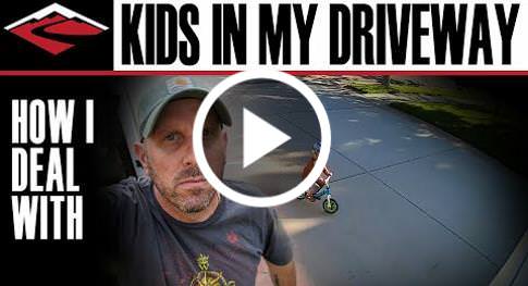 Deal With kinderen Playing In The Driveway
