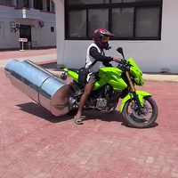 Uitlaat met een motor eraan
