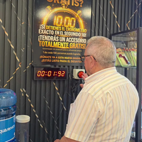 Opa probeert de 10 sec te raken