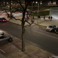 Scooterjeugd schiet op politie