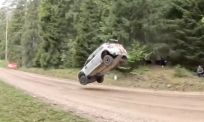 Poolse rallyauto gaat compleet over de kop tijdens Rally Aukštaitija - Deel 2
