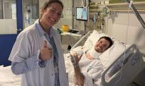 MotoGP-coureur Álex Márquez hard onderuit in Barcelona en belandt in ziekenhuis