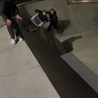 Stunten op de skatebaan 