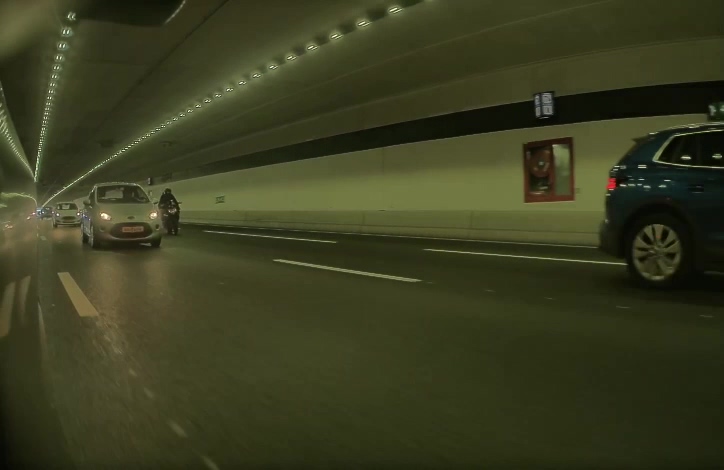 Heftig motorongeluk in de Coentunnel