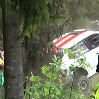 Turnen met rallyauto
