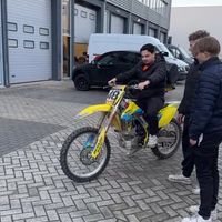 Voor de eerste keer op een crossmotor