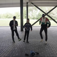 René krijgt stoomcursus hakken van mini gabbers!
