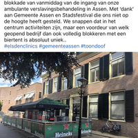 Welkom bij de afkickkliniek, tap zit links