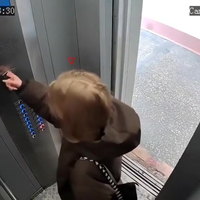 Powerbank knalt in de lift