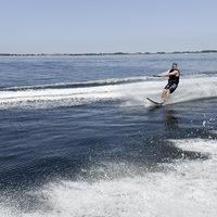 Je kan maar dorst hebben tijdens het waterskiën!