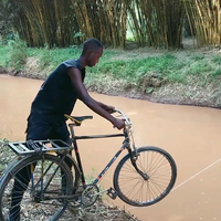 Mijn maat Osu heeft een nieuwe fiets 