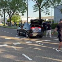 In Uithoorn is de DJ-wagen aangekomen voor de mars