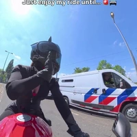 Politiemeneer vindt leuk 