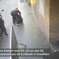 Klootzakken van plofkraak gezocht.