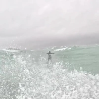 Surfen doe je op golven 